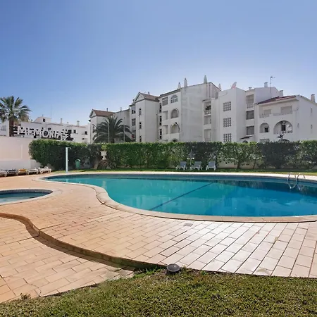 Alta Oura Apartman *